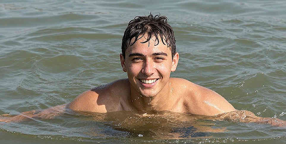 siuhy-র বিদায়, Liquid-এর চতুর্থ শট-কলার আর সামনের সারির খালি চেয়ার